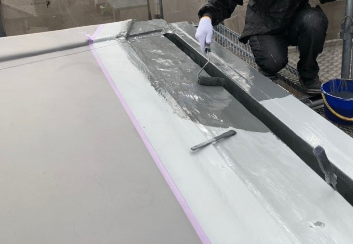 米原市アパート屋根防水先端部分ウレタン防水⑦
