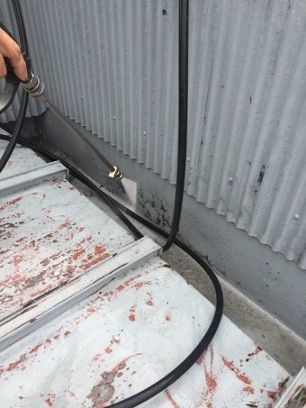瓦棒屋根高圧洗浄1