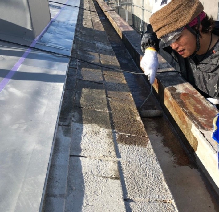 米原市のアパートの屋根防水工事写真①