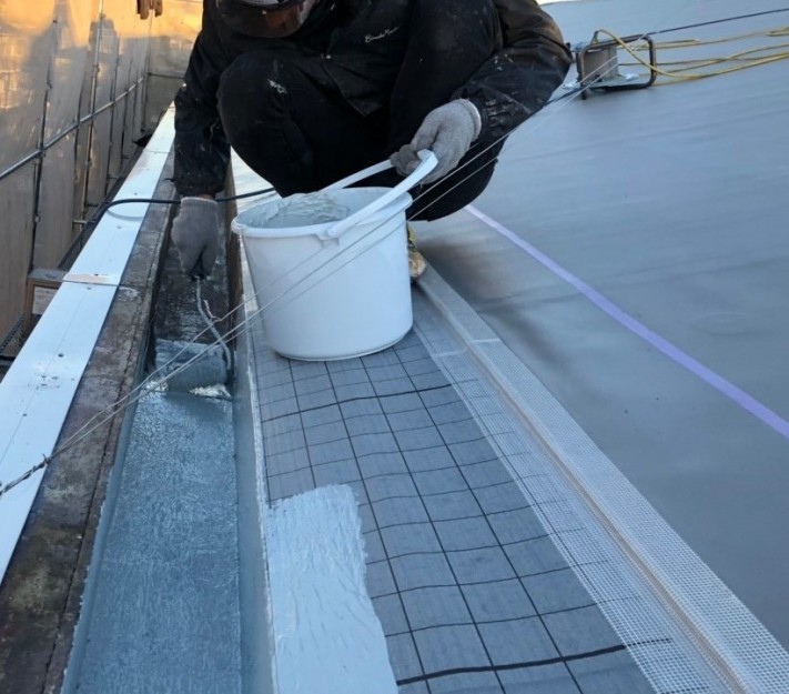 米原市アパート屋根防水先端部分ウレタン防水②